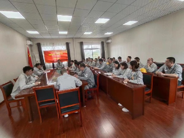 【理論宣講】鑫巖石料開展“凝聚思想偉力，助推強(qiáng)工興產(chǎn)”宣講活動(dòng)