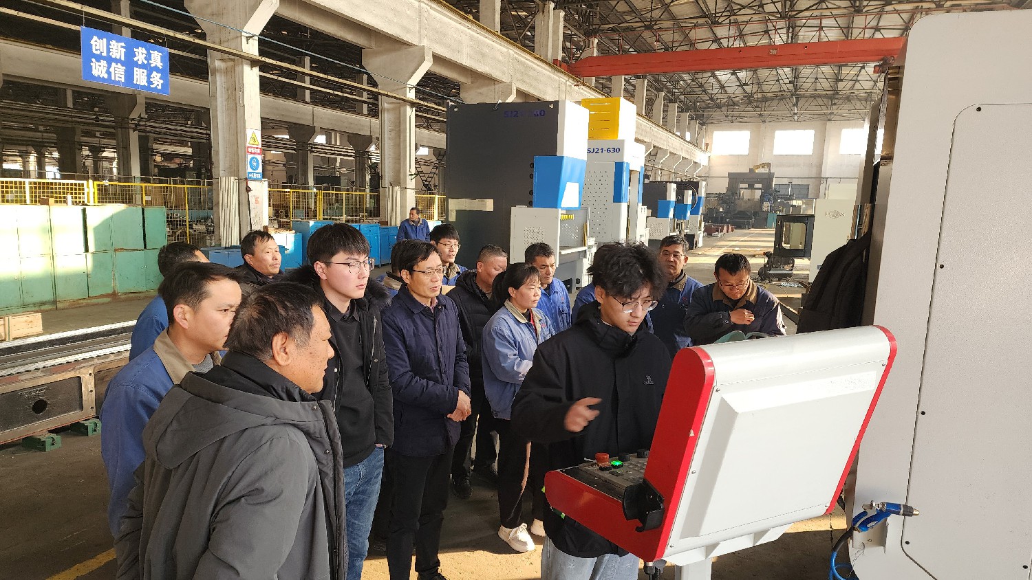 魯機(jī)公司舉辦五軸加工中心技術(shù)培訓(xùn)