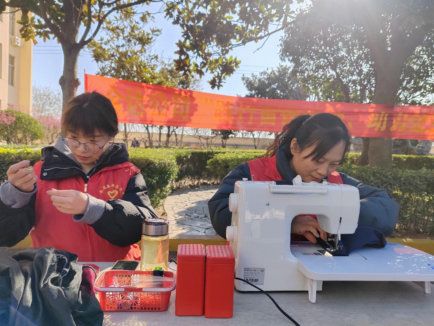 金達煤礦開展“踐行雷鋒精神  助力企業(yè)前行”黨員志愿服務(wù)活動