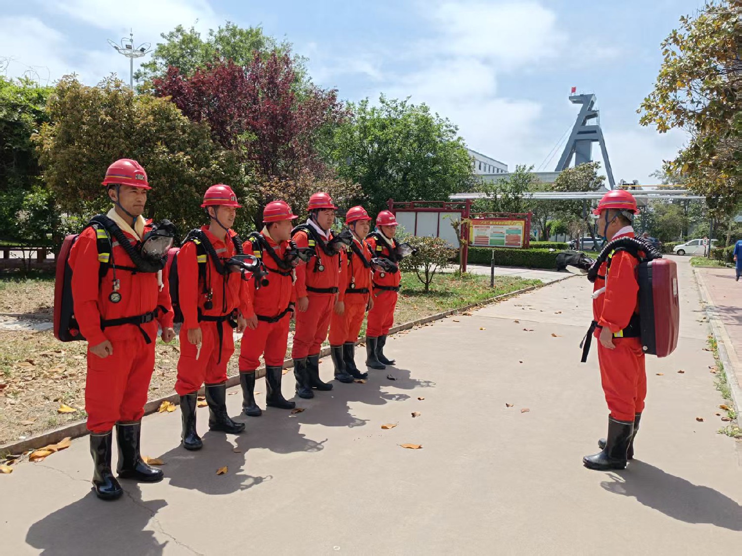 東大煤礦開展礦山救護隊標準化達標集訓